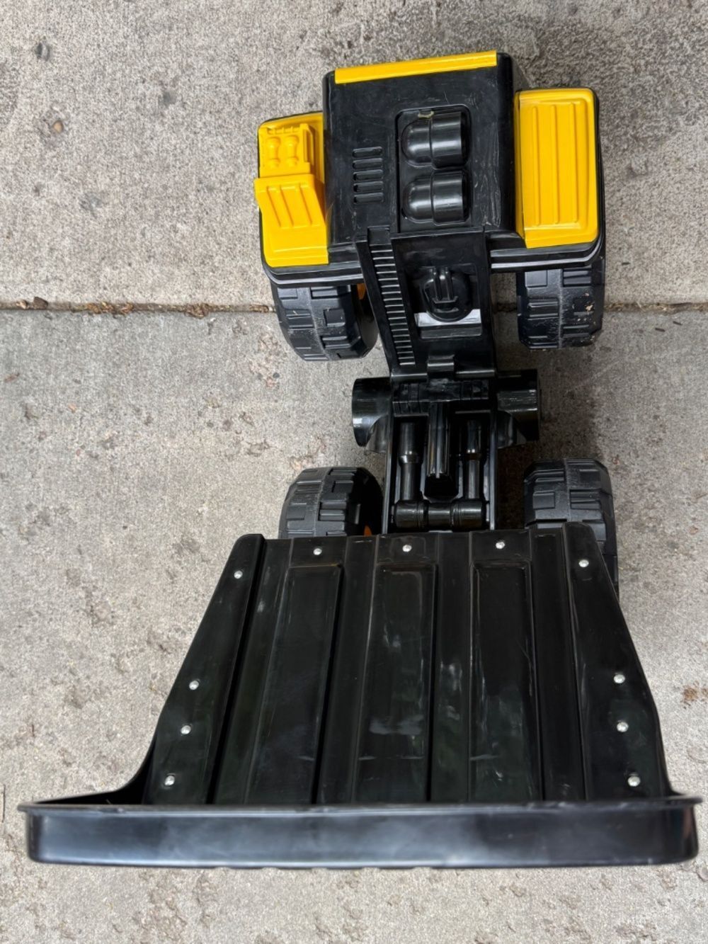 TONKA®  |  “TOUGHEST MIGHTY” DUMP TRUCK  |  XLNT  | - Picture 11 of 15